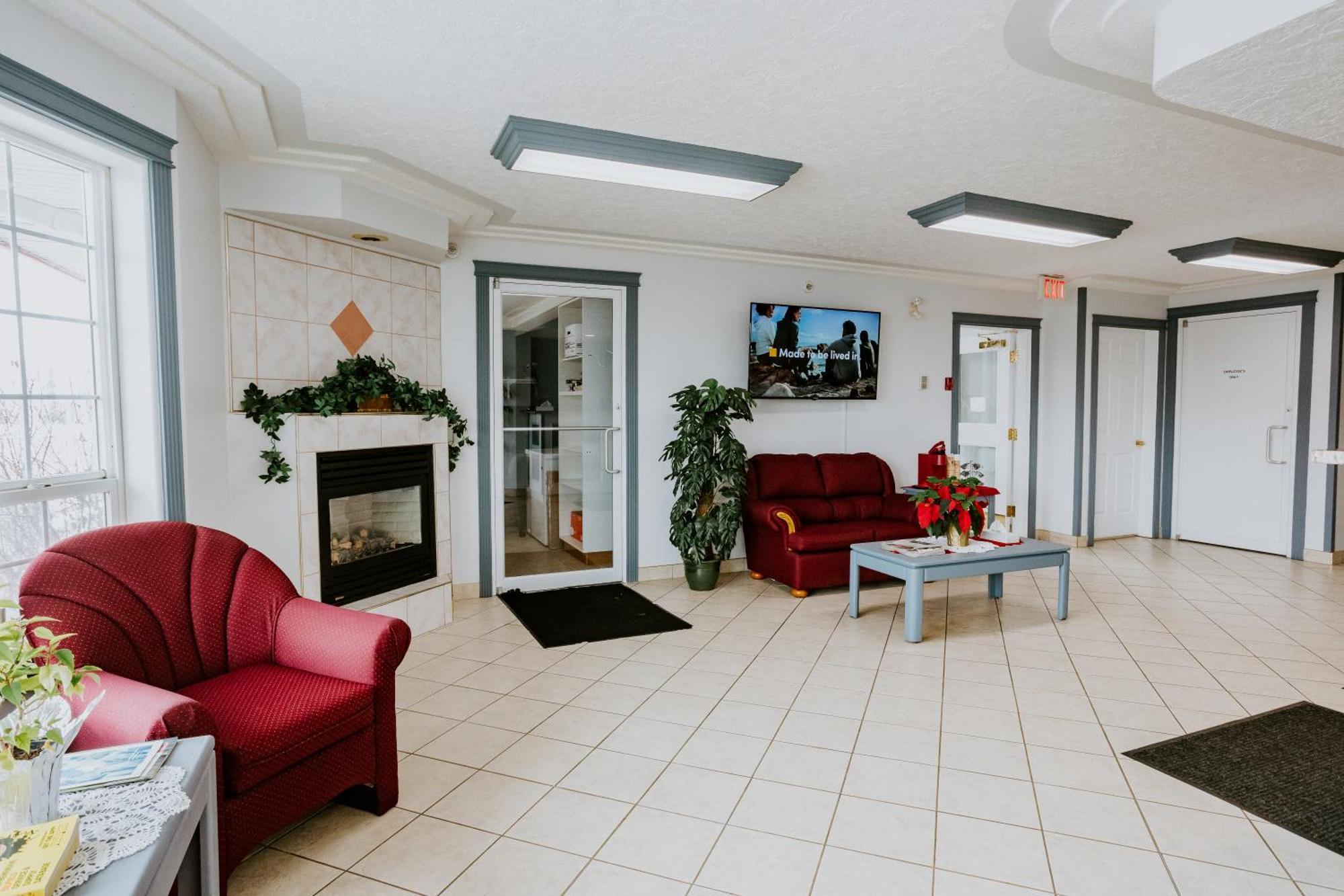 Western Budget Plus Mosaic Suites Penhold Εξωτερικό φωτογραφία
