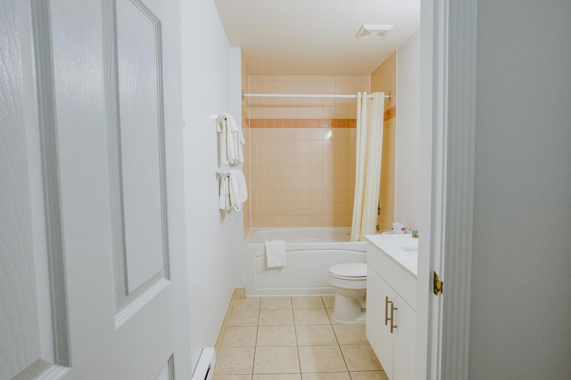 Western Budget Plus Mosaic Suites Penhold Εξωτερικό φωτογραφία