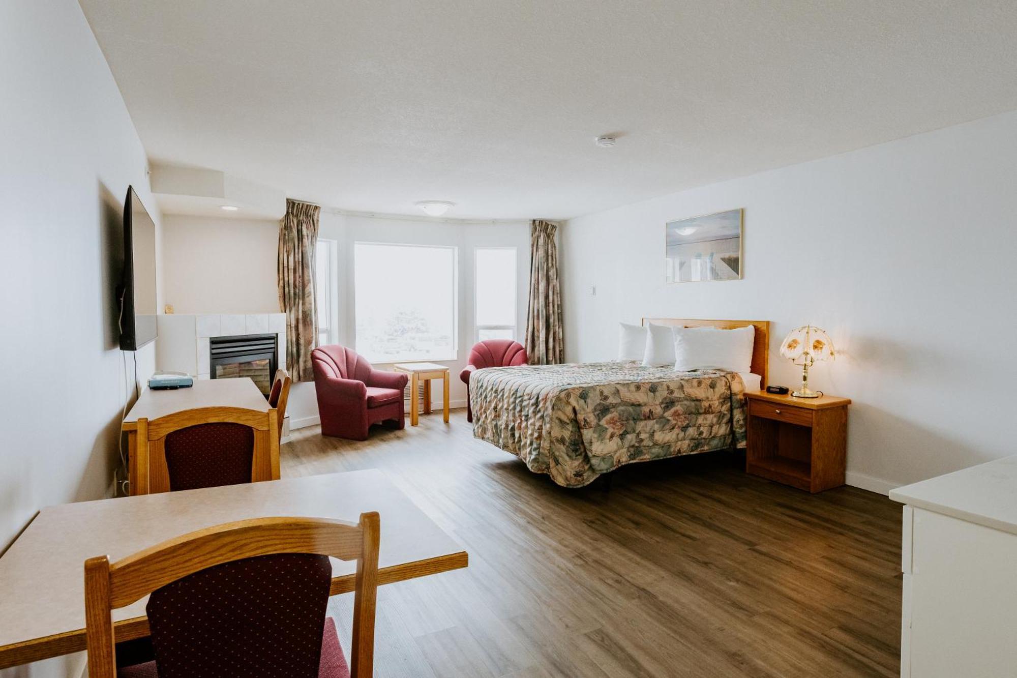 Western Budget Plus Mosaic Suites Penhold Εξωτερικό φωτογραφία