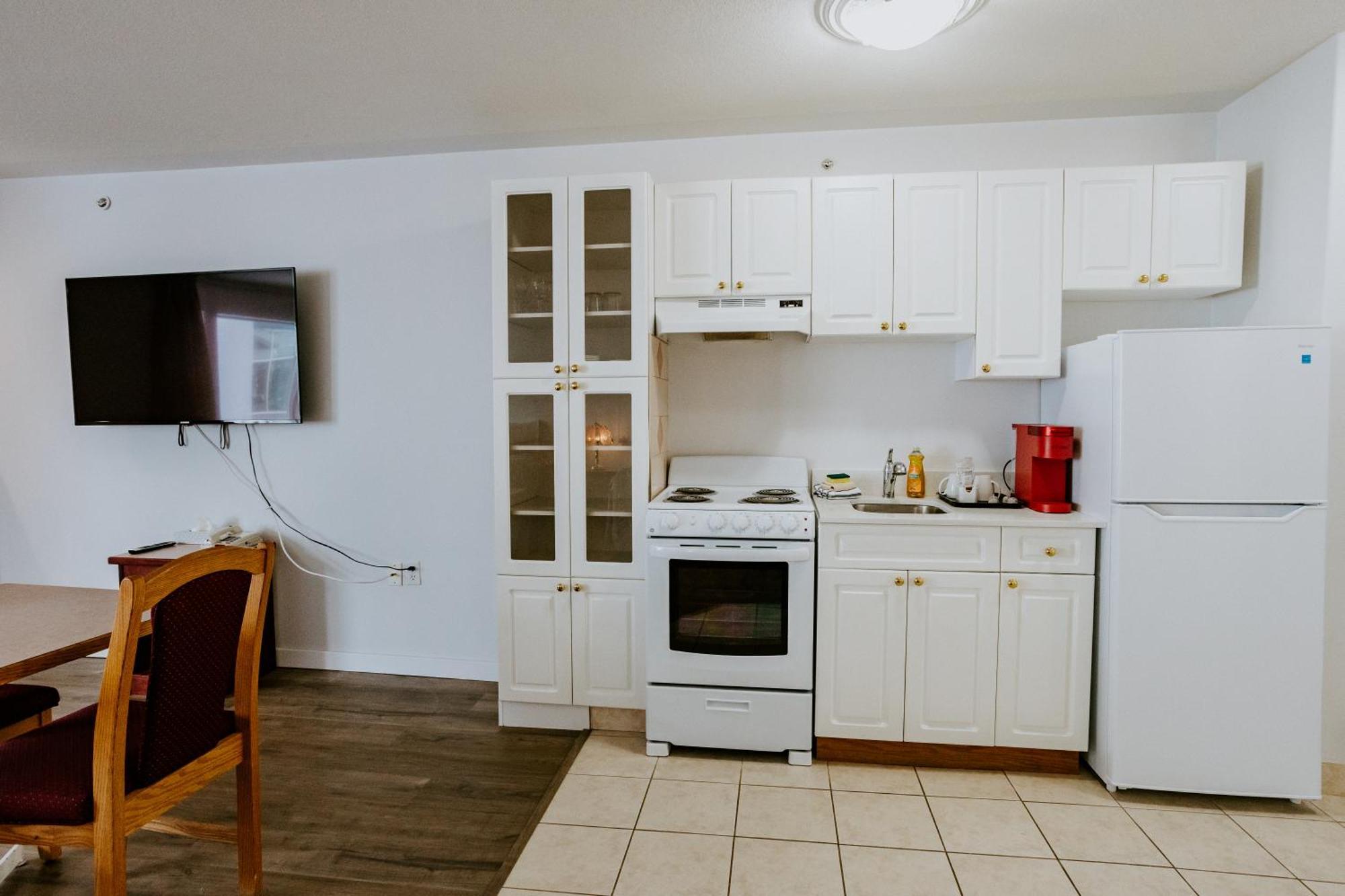 Western Budget Plus Mosaic Suites Penhold Εξωτερικό φωτογραφία