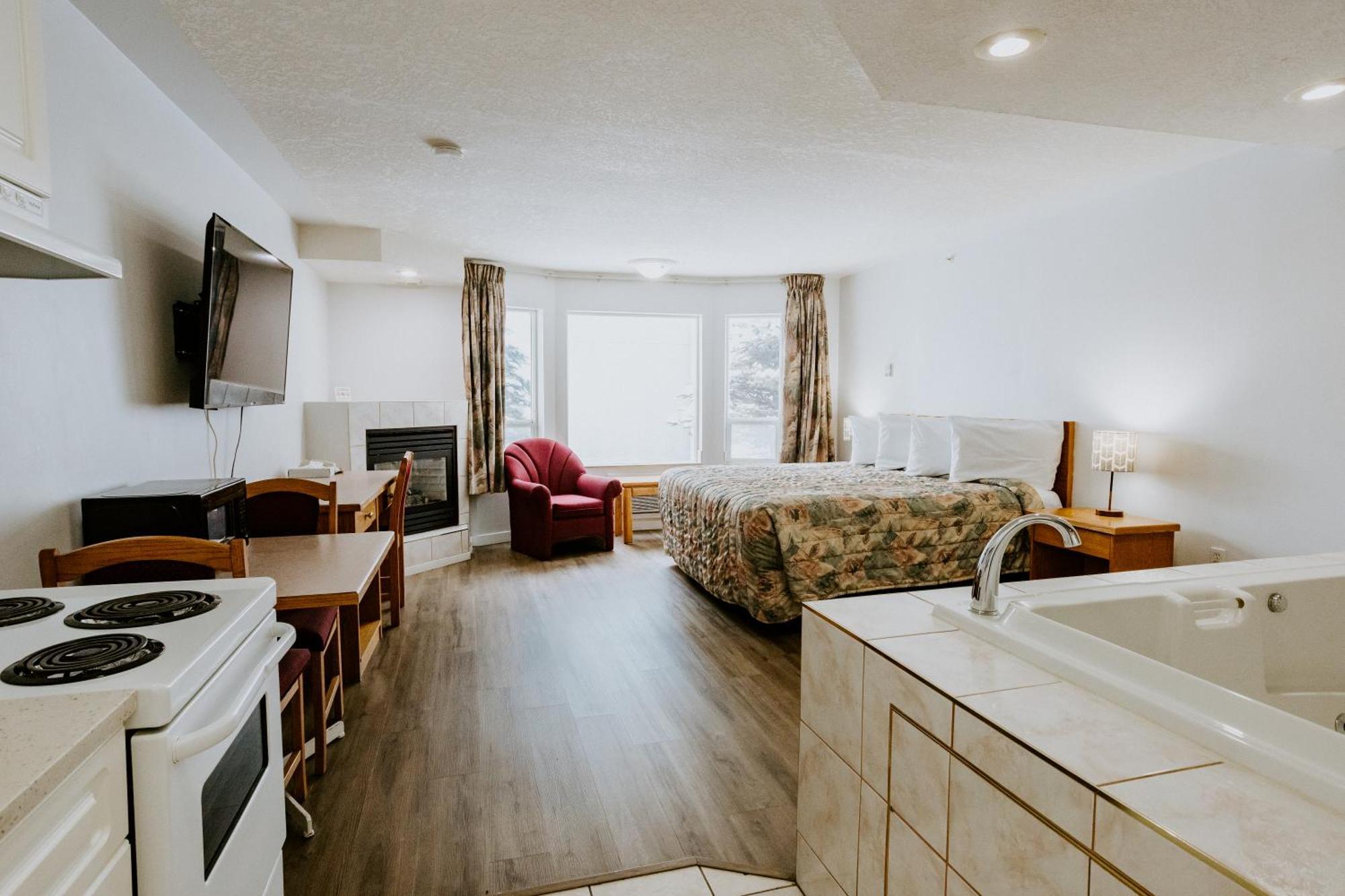 Western Budget Plus Mosaic Suites Penhold Εξωτερικό φωτογραφία