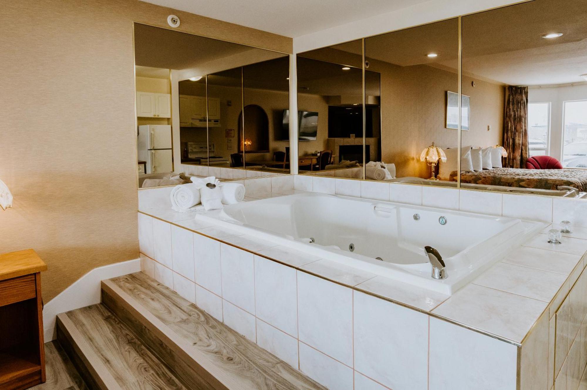 Western Budget Plus Mosaic Suites Penhold Εξωτερικό φωτογραφία