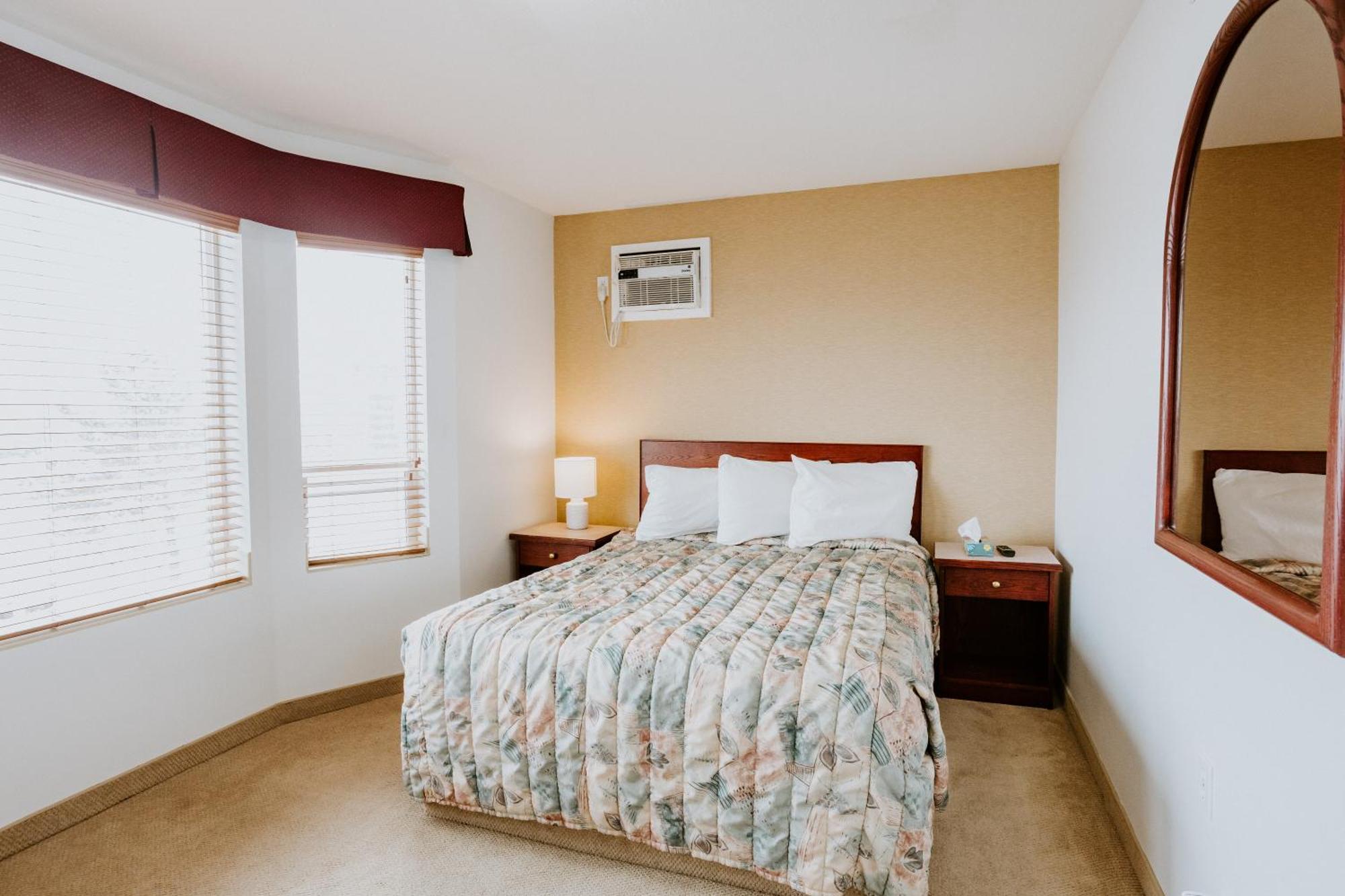 Western Budget Plus Mosaic Suites Penhold Εξωτερικό φωτογραφία