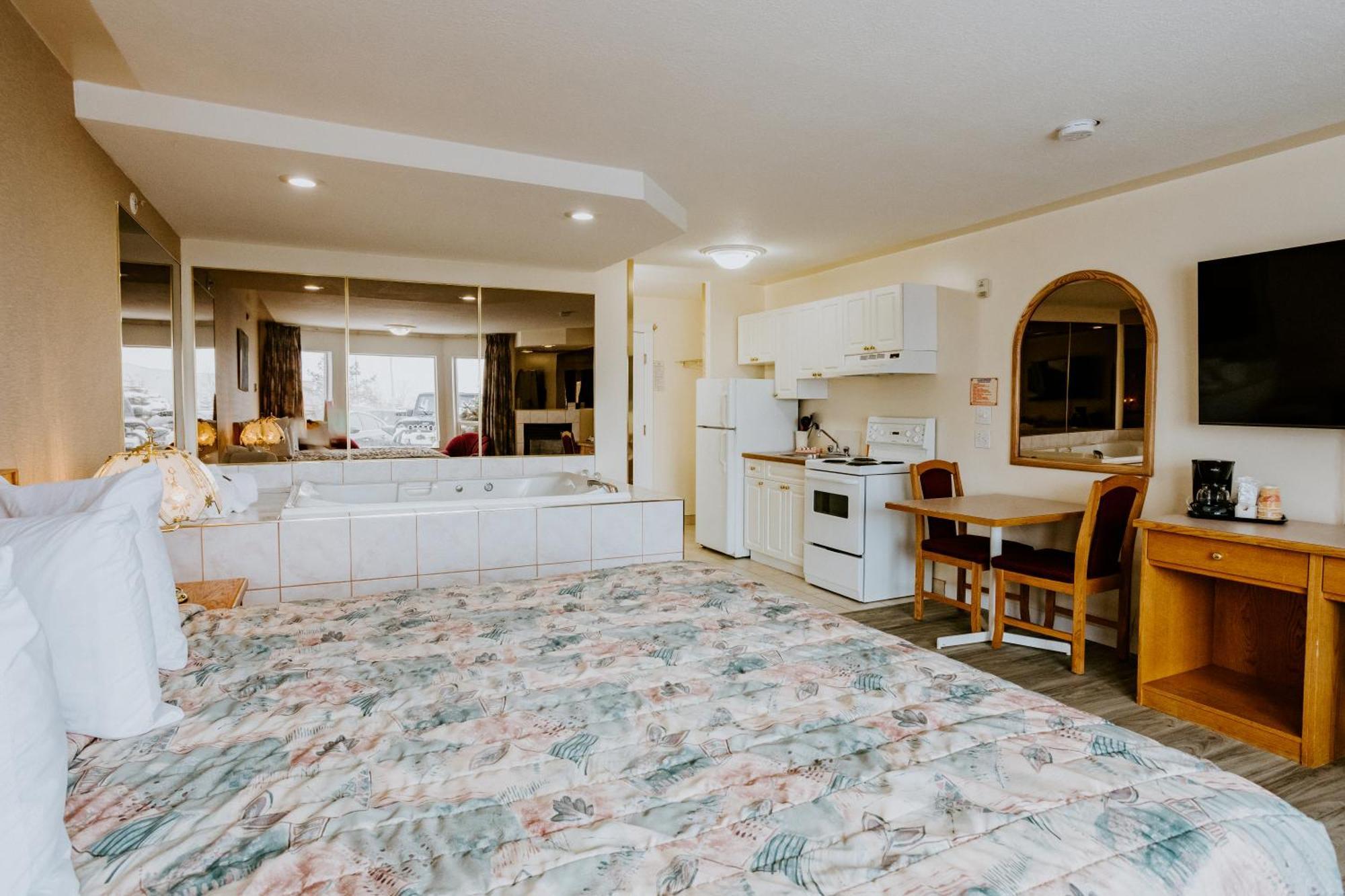 Western Budget Plus Mosaic Suites Penhold Εξωτερικό φωτογραφία