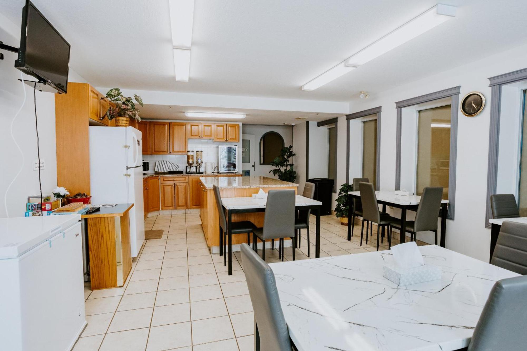 Western Budget Plus Mosaic Suites Penhold Εξωτερικό φωτογραφία