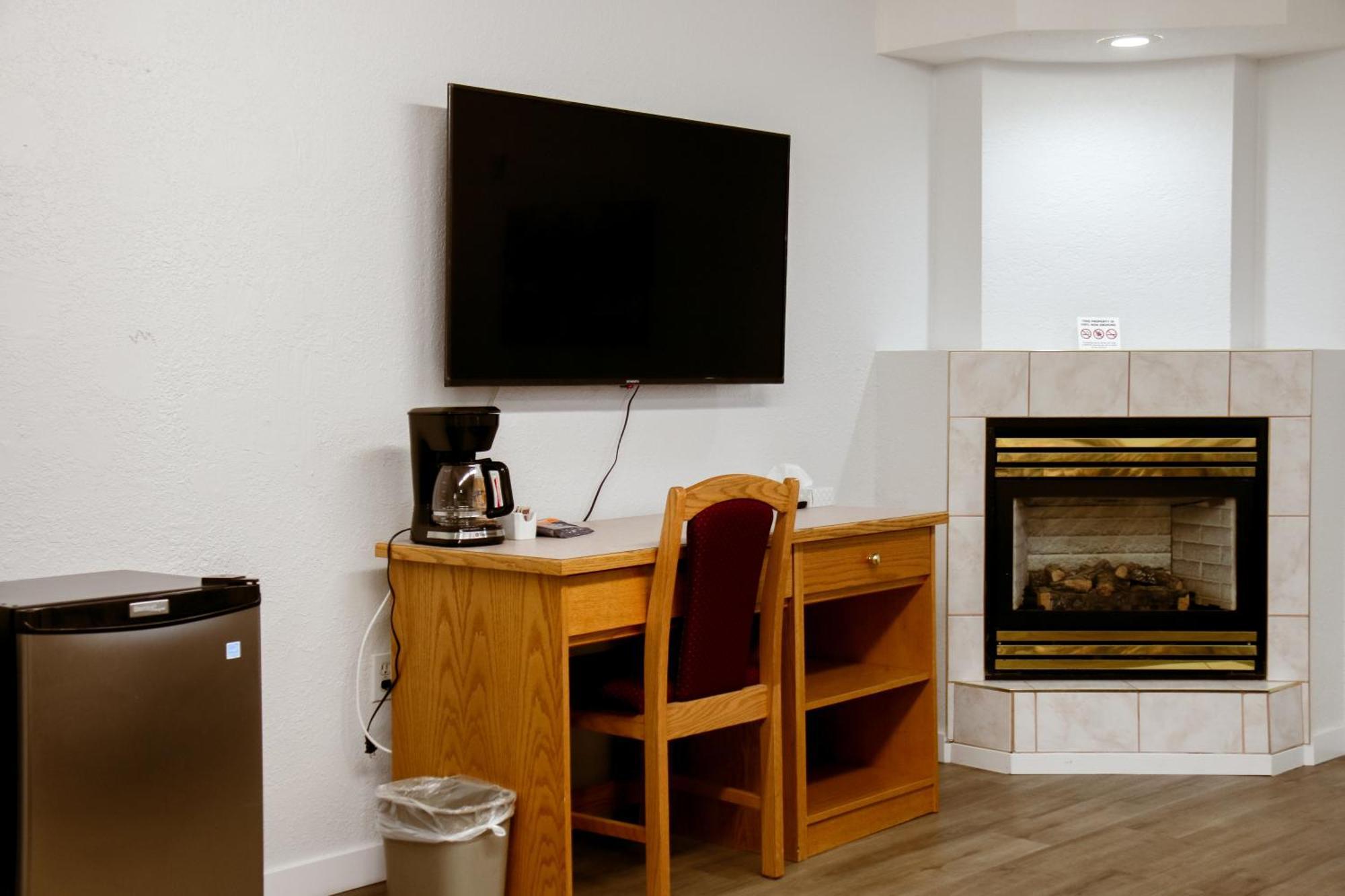 Western Budget Plus Mosaic Suites Penhold Εξωτερικό φωτογραφία