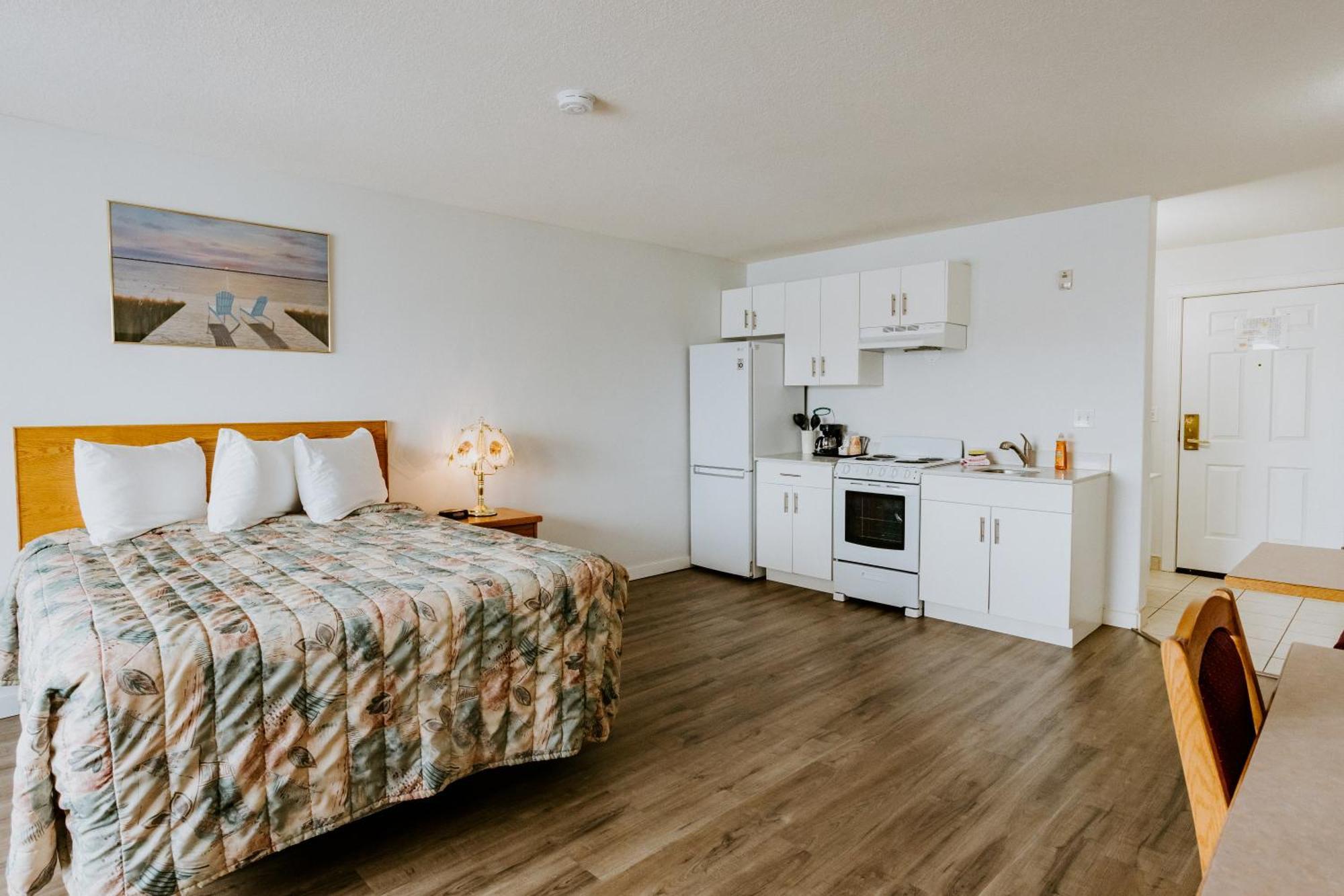 Western Budget Plus Mosaic Suites Penhold Εξωτερικό φωτογραφία